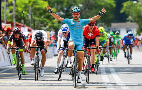 Andrea Guardini wins stage 1